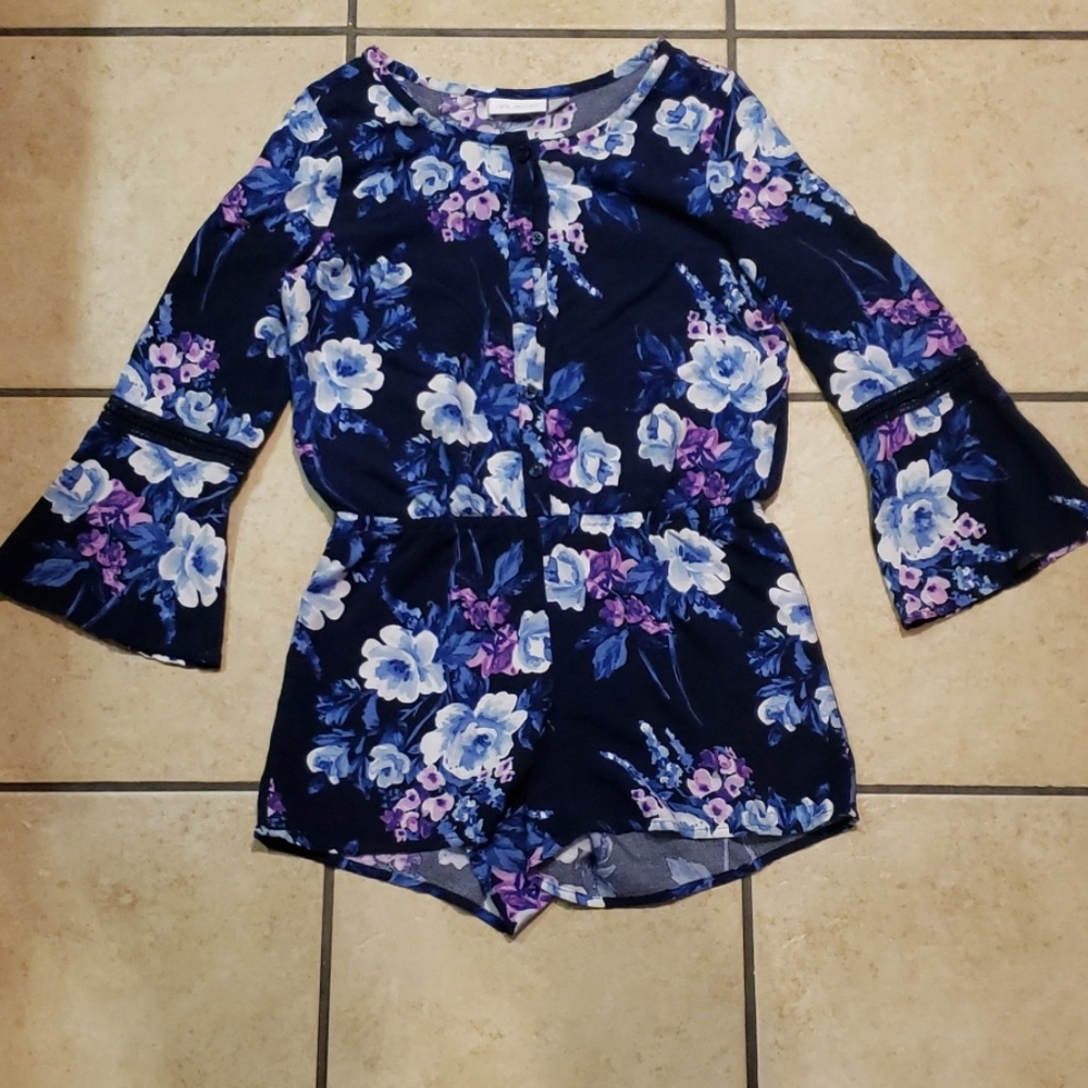 Floral romper with bell sleeves